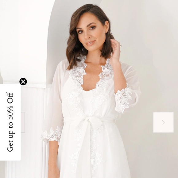 Le Rose Elegant White Lace Trim Robe - Picture 1 of 3